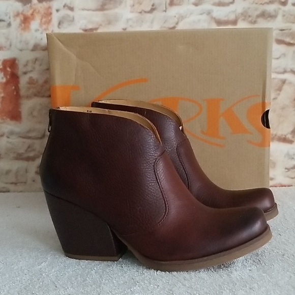 korks booties